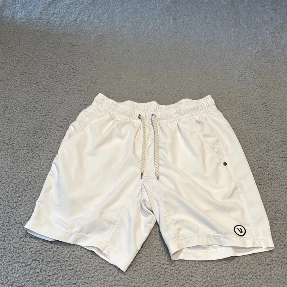 VUORI Men's White Athletic Shorts with Logo size S